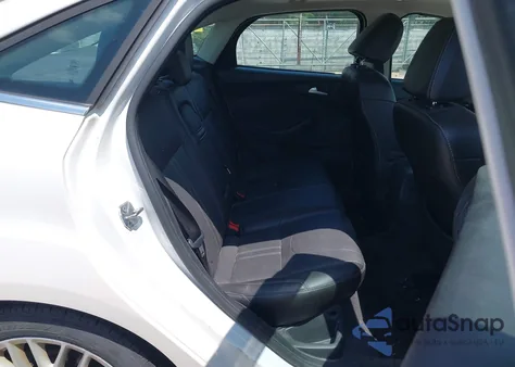 2013 Ford Focus Titanium из США, поврежденный, VIN 1FADP3J23DL105575